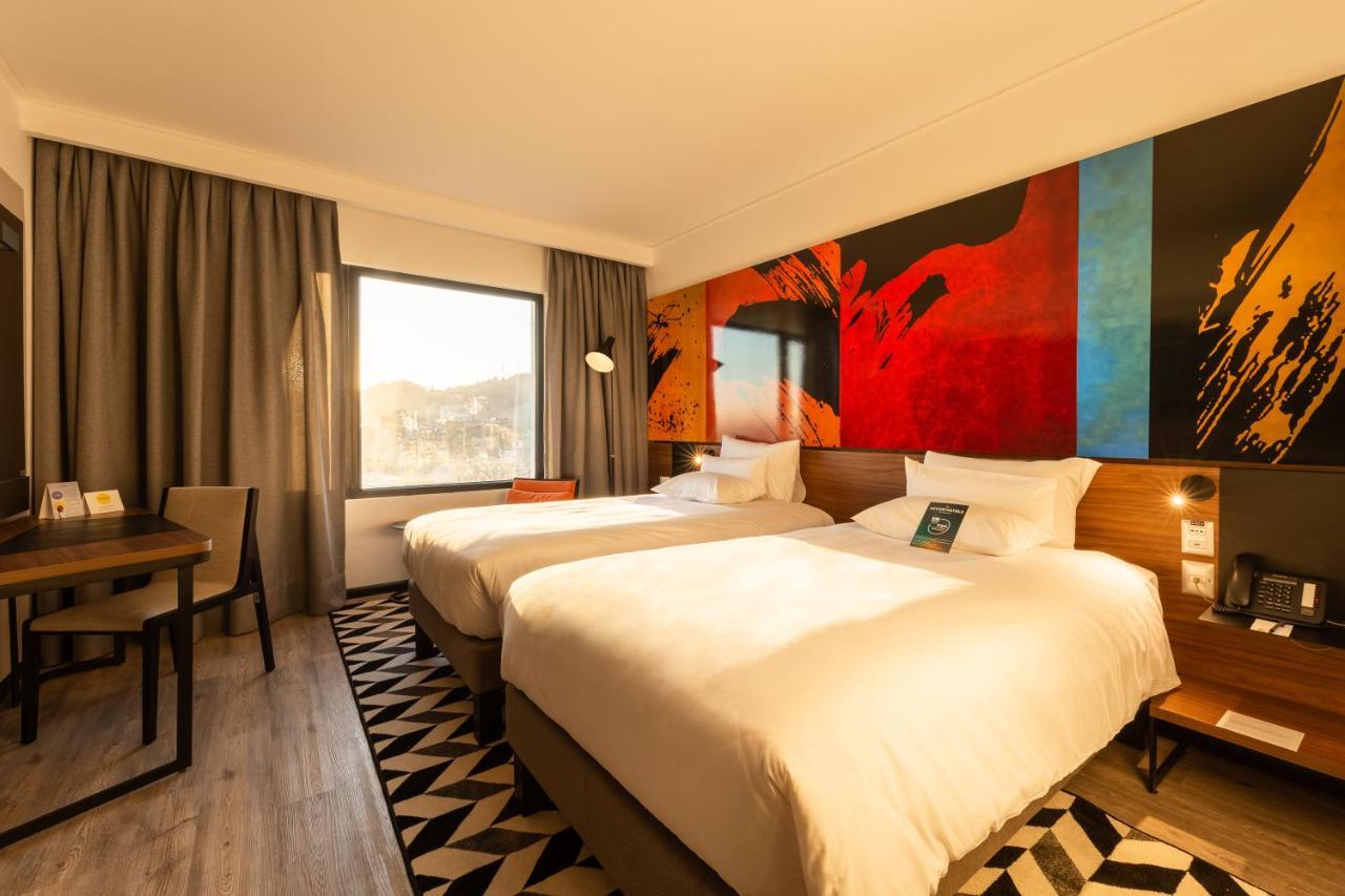 Novotel Santiago Providencia Buitenkant foto